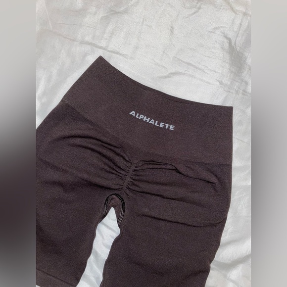 Alphalete amplify biker shorts in chocolate - Picture 17 of 17